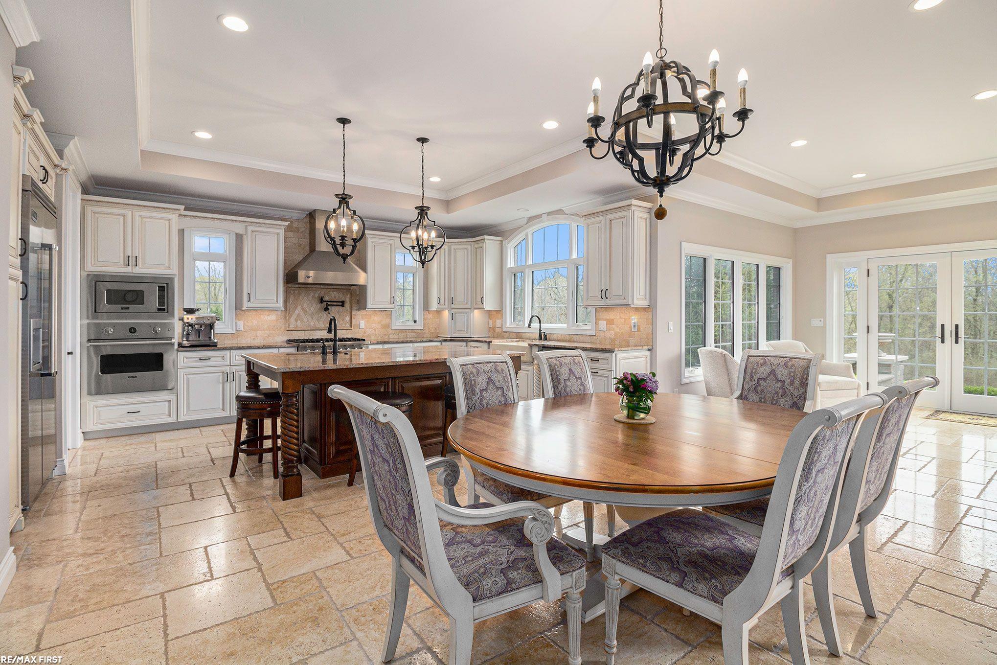 659 Foxwood Trail Rochester, MI 48306 - Photo 23 of 51 Kitchen