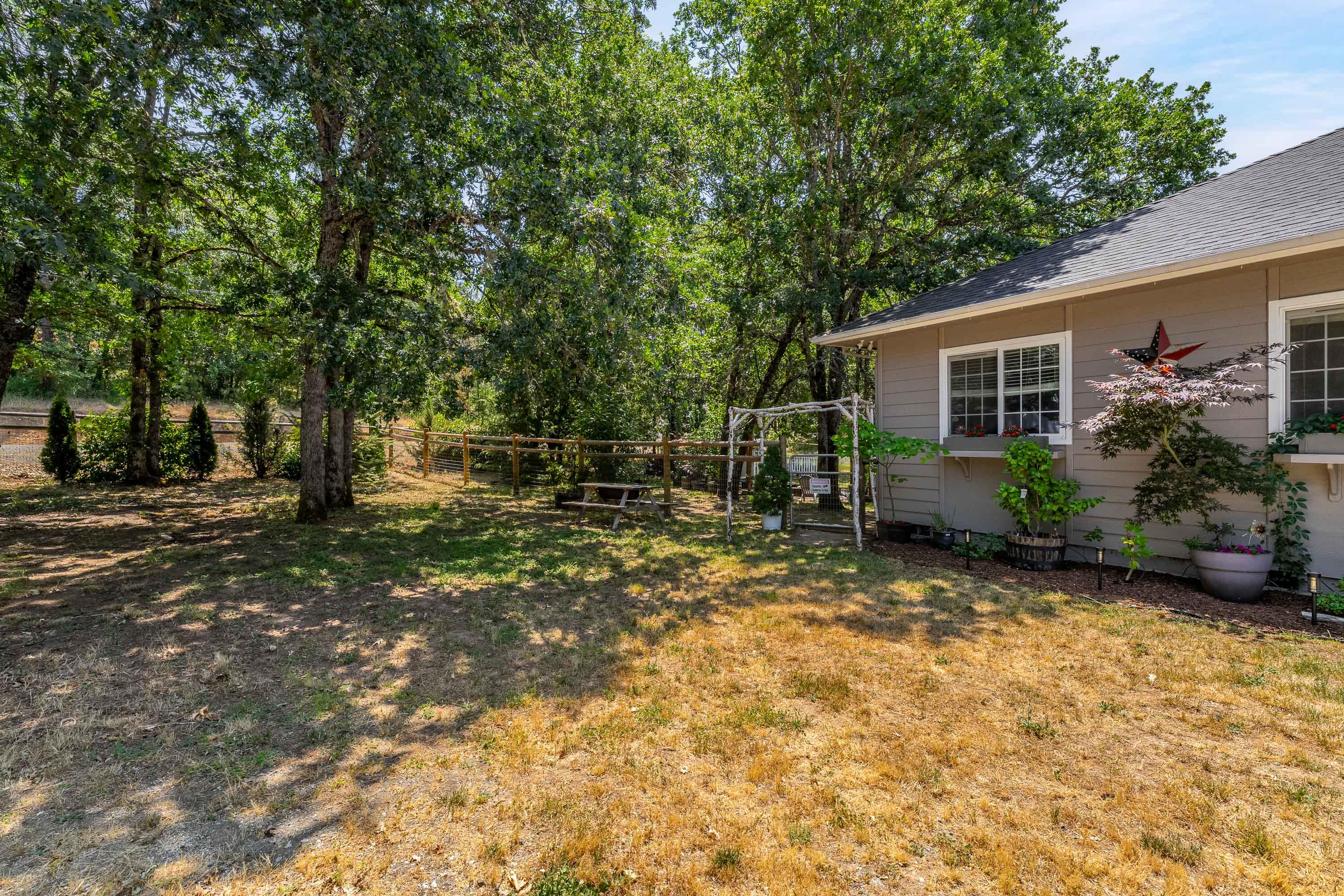 5851 Hugo Road Grants Pass, OR 97526 - Photo 22 of 48 EXT (7 of 20)