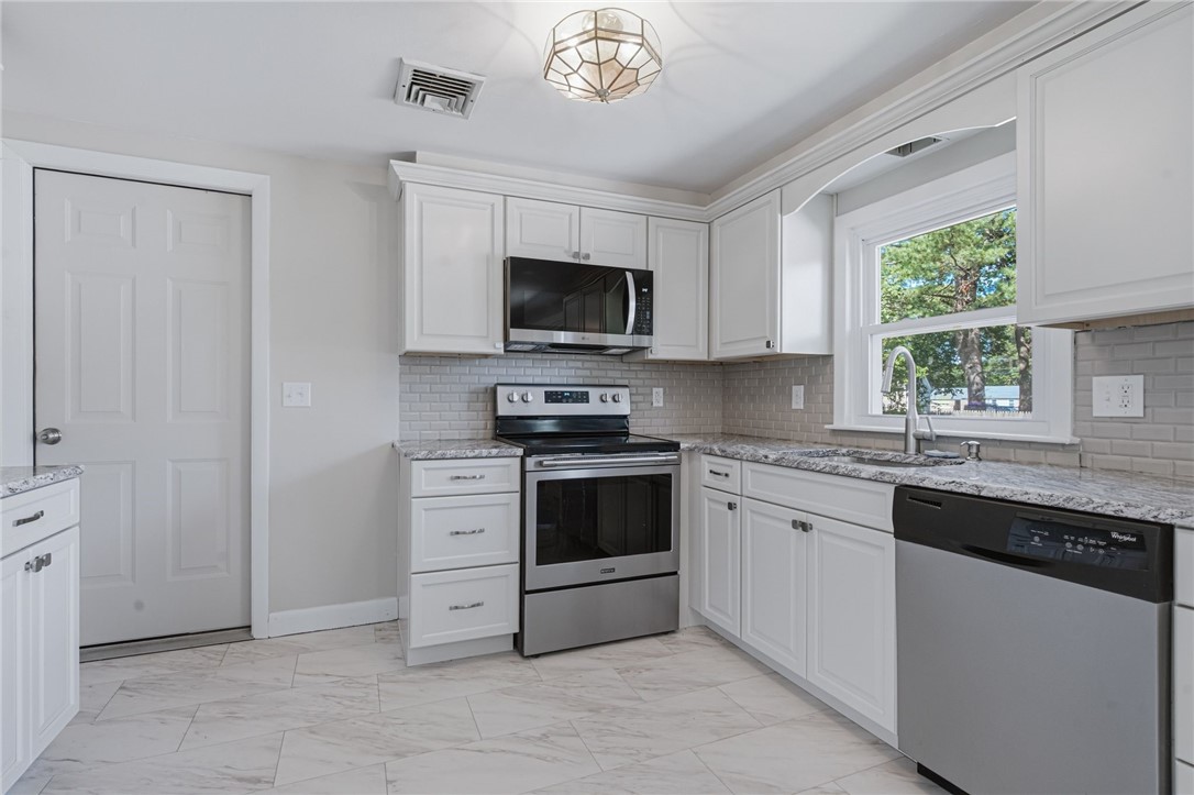 132 Potowomut Road Warwick, RI 02818 - Photo 5 of 37
