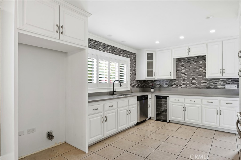 19238 Strathern Street Reseda, CA 91335 - Photo 13 of 34