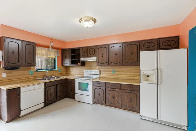 $190,000 | 12111 Inkster Road, Livonia, MI 48150