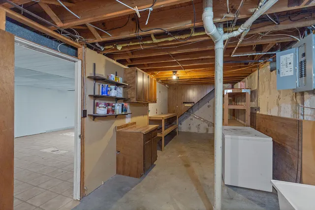 $190,000 | 12111 Inkster Road, Livonia, MI 48150