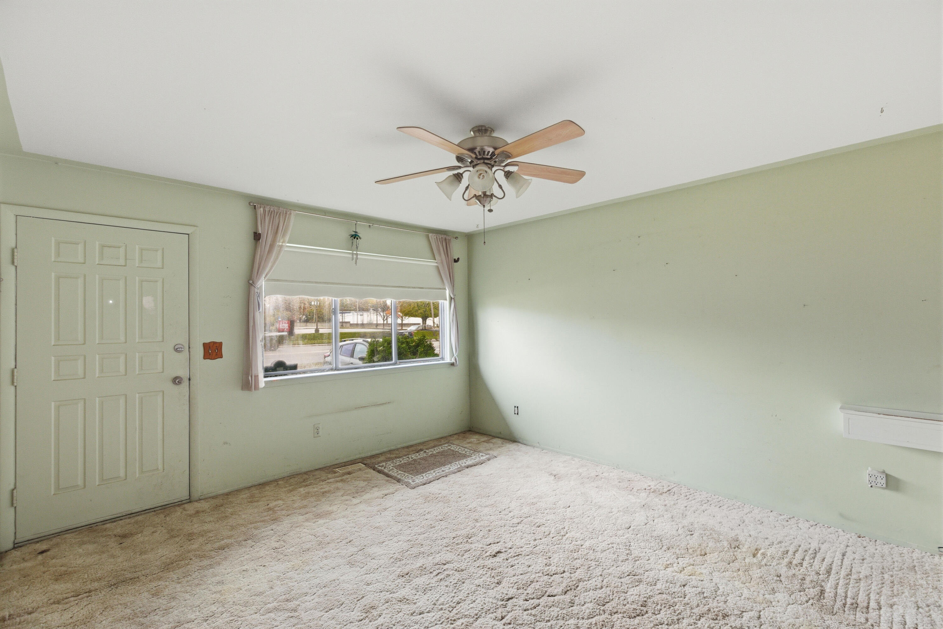 12111 Inkster Road Livonia, MI 48150 - Photo 5 of 25 3