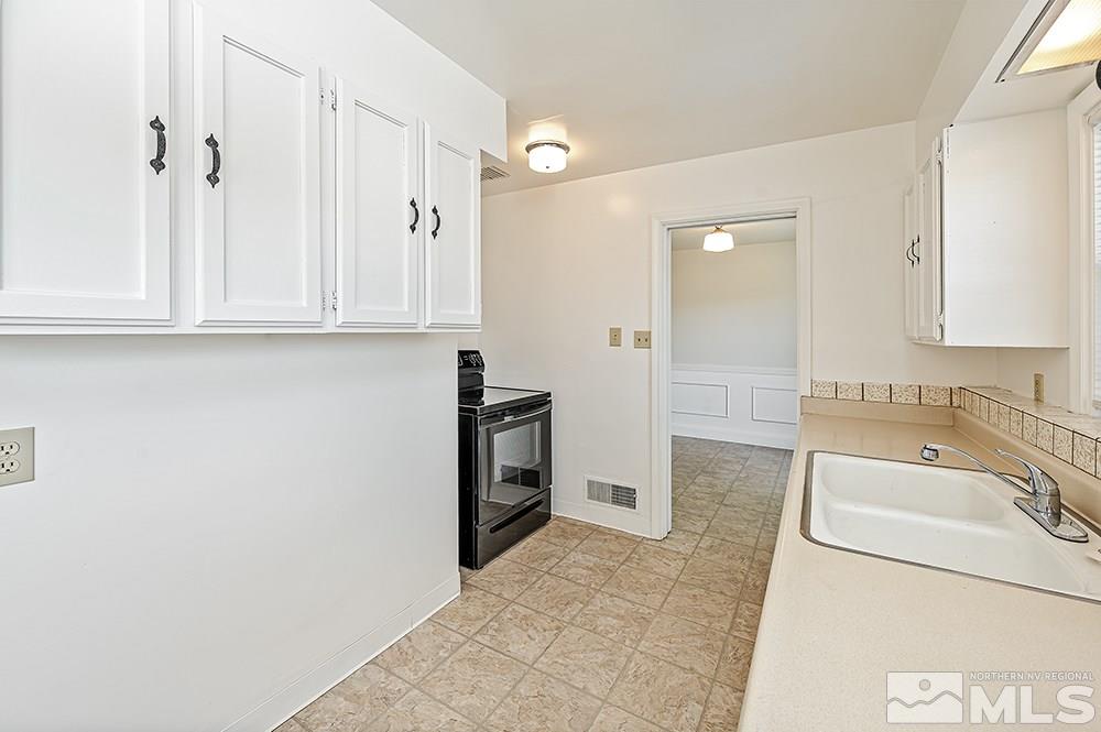 744 Roberts Street Reno, NV 89502 - Photo 6 of 23 a bathroom with a sink and a bathtub