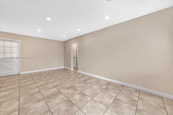 $1,750 | 707 South 19th Avenue, Unit 9, Hollywood, FL 33020