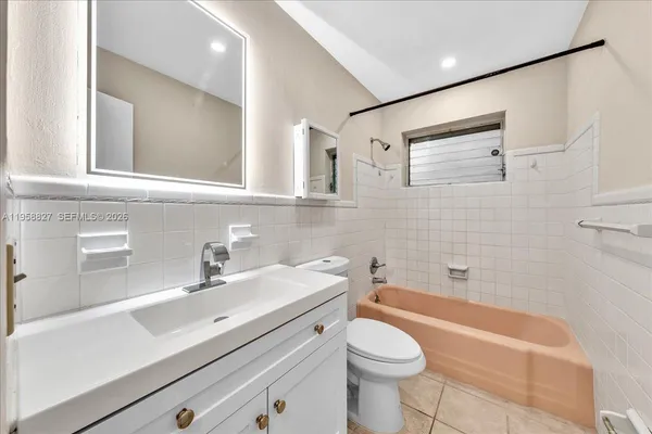 $1,750 | 707 South 19th Avenue, Unit 9, Hollywood, FL 33020