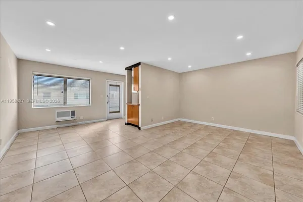 $1,750 | 707 South 19th Avenue, Unit 9, Hollywood, FL 33020