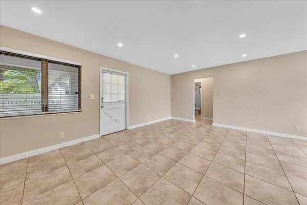 $1,750 | 707 South 19th Avenue, Unit 9, Hollywood, FL 33020