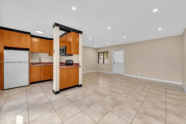 $1,750 | 707 South 19th Avenue, Unit 9, Hollywood, FL 33020