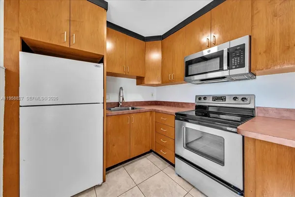 $1,750 | 707 South 19th Avenue, Unit 9, Hollywood, FL 33020