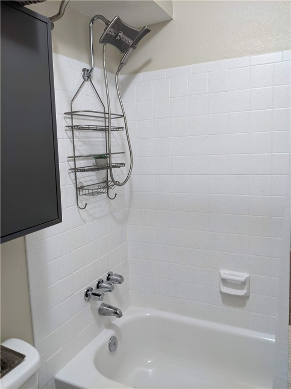 3000 Guadalupe Street, Unit 304 Austin, TX 78705 - Photo 20 of 24 a bathroom with a shower and tub