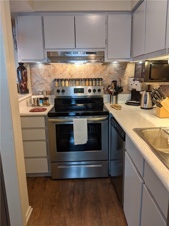 3000 Guadalupe Street, Unit 304 Austin, TX 78705 - Photo 9 of 24 a kitchen with a stove and a sink
