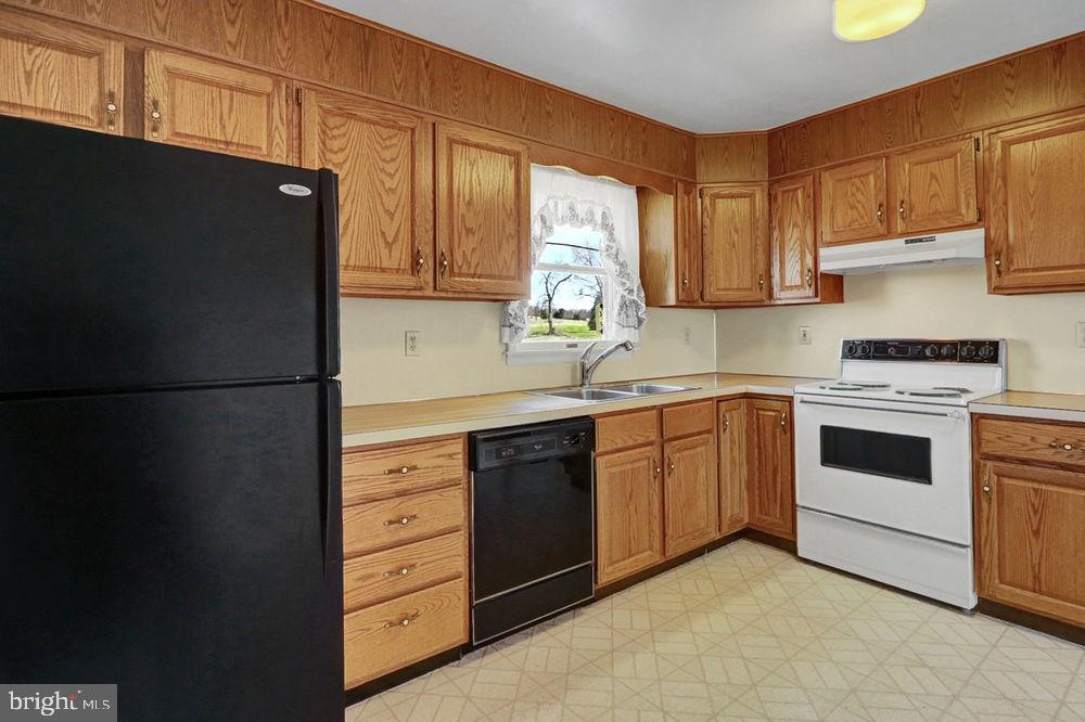 604 Burgners Road Carlisle, PA 17015 - Photo 7 of 25 Gallery Image 7