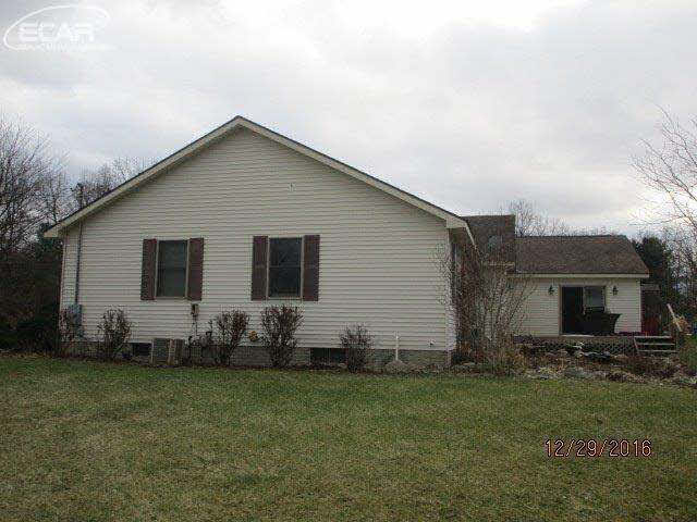16490 Weber Road Holly, MI 48442 - Photo 3 of 19 21248291-2.JPG