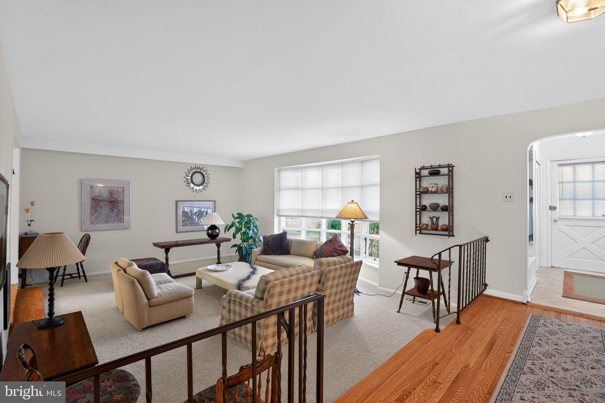 307 Colonial Drive Wallingford, PA 19086 - Photo 3 of 46