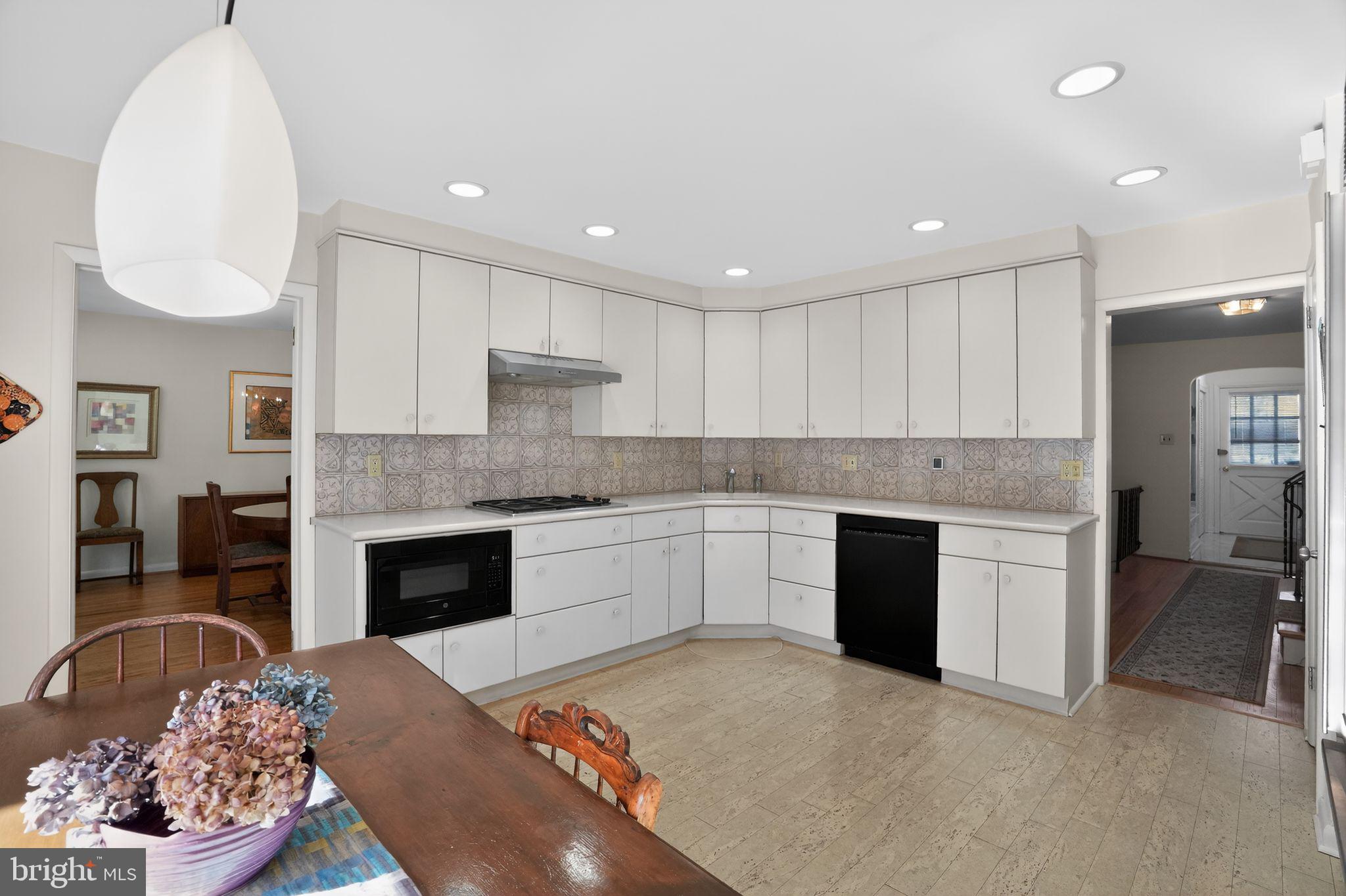 307 Colonial Drive Wallingford, PA 19086 - Photo 7 of 46