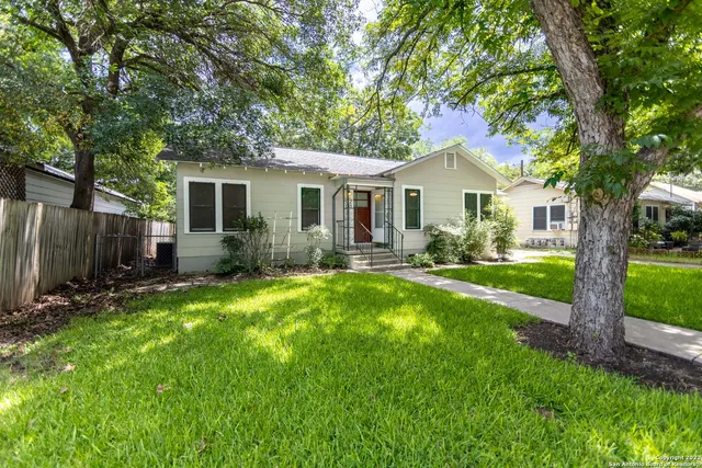 $1,750 | 465 South Guenther Avenue, New Braunfels, TX 78130