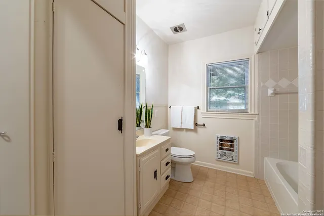 $1,750 | 465 South Guenther Avenue, New Braunfels, TX 78130