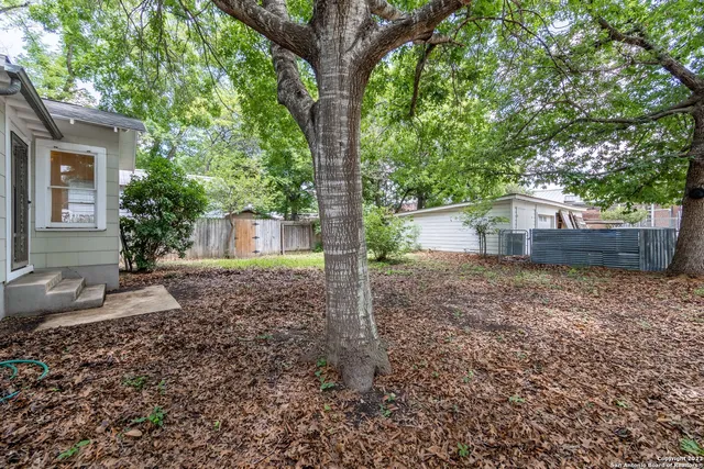 $1,750 | 465 South Guenther Avenue, New Braunfels, TX 78130