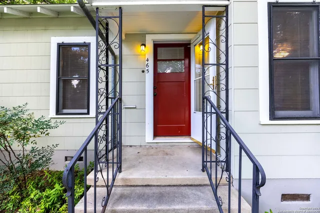 $1,750 | 465 South Guenther Avenue, New Braunfels, TX 78130