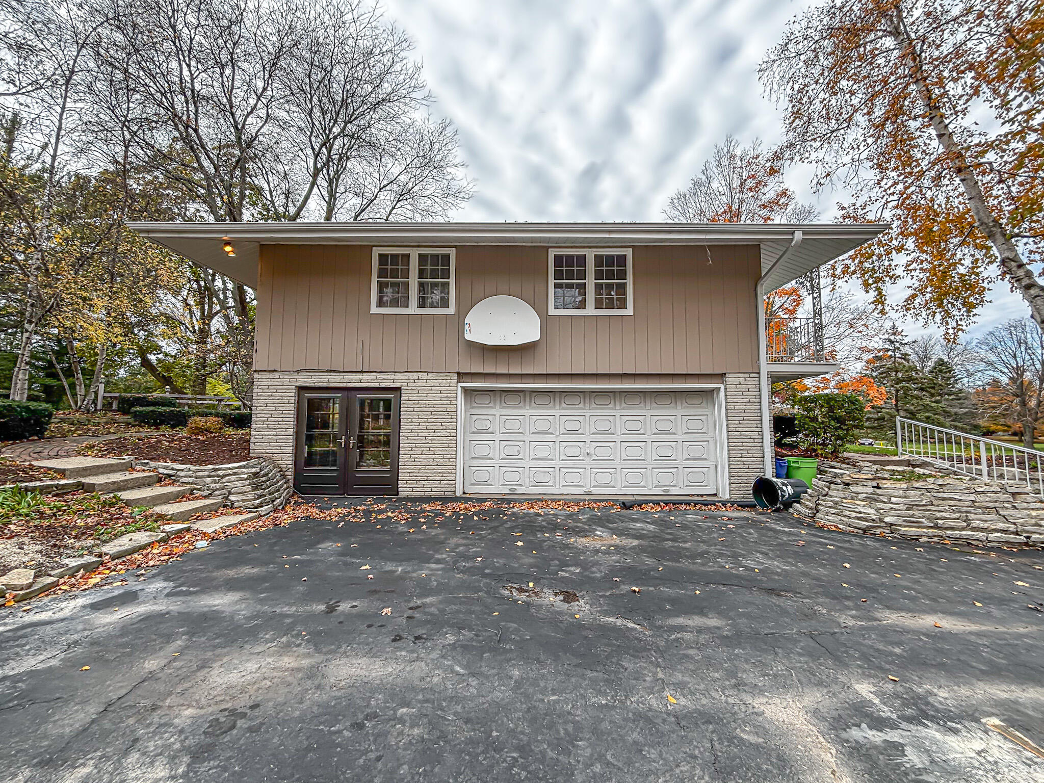 18205 Redvere Drive Brookfield, WI 53045 - Photo 4 of 34 Exterior