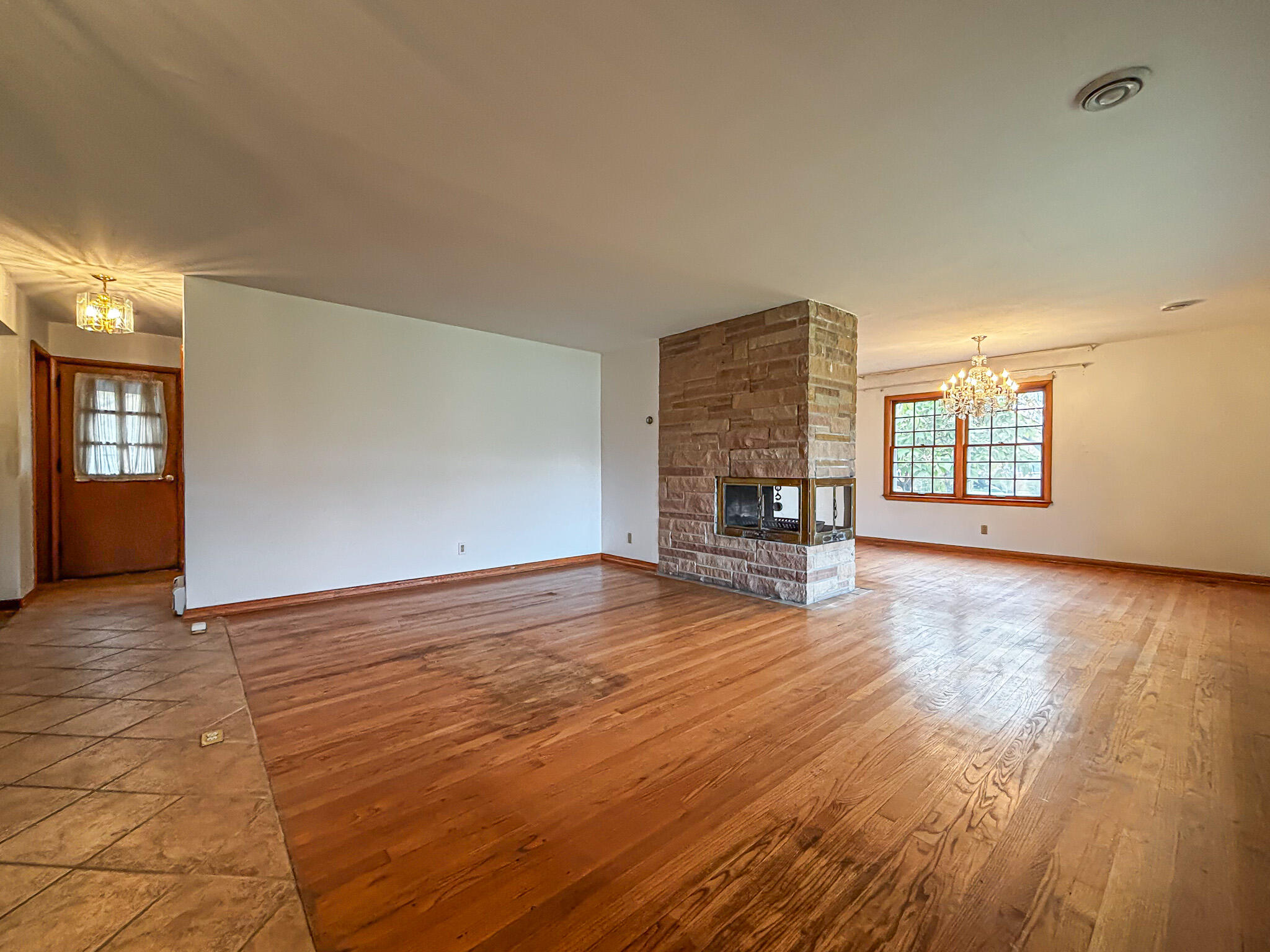 18205 Redvere Drive Brookfield, WI 53045 - Photo 5 of 34 Great Room