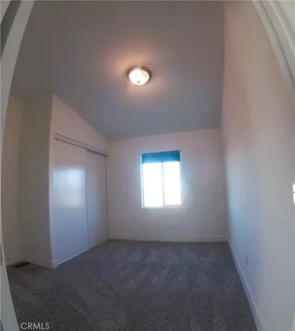 an empty room that has window and pillar in it