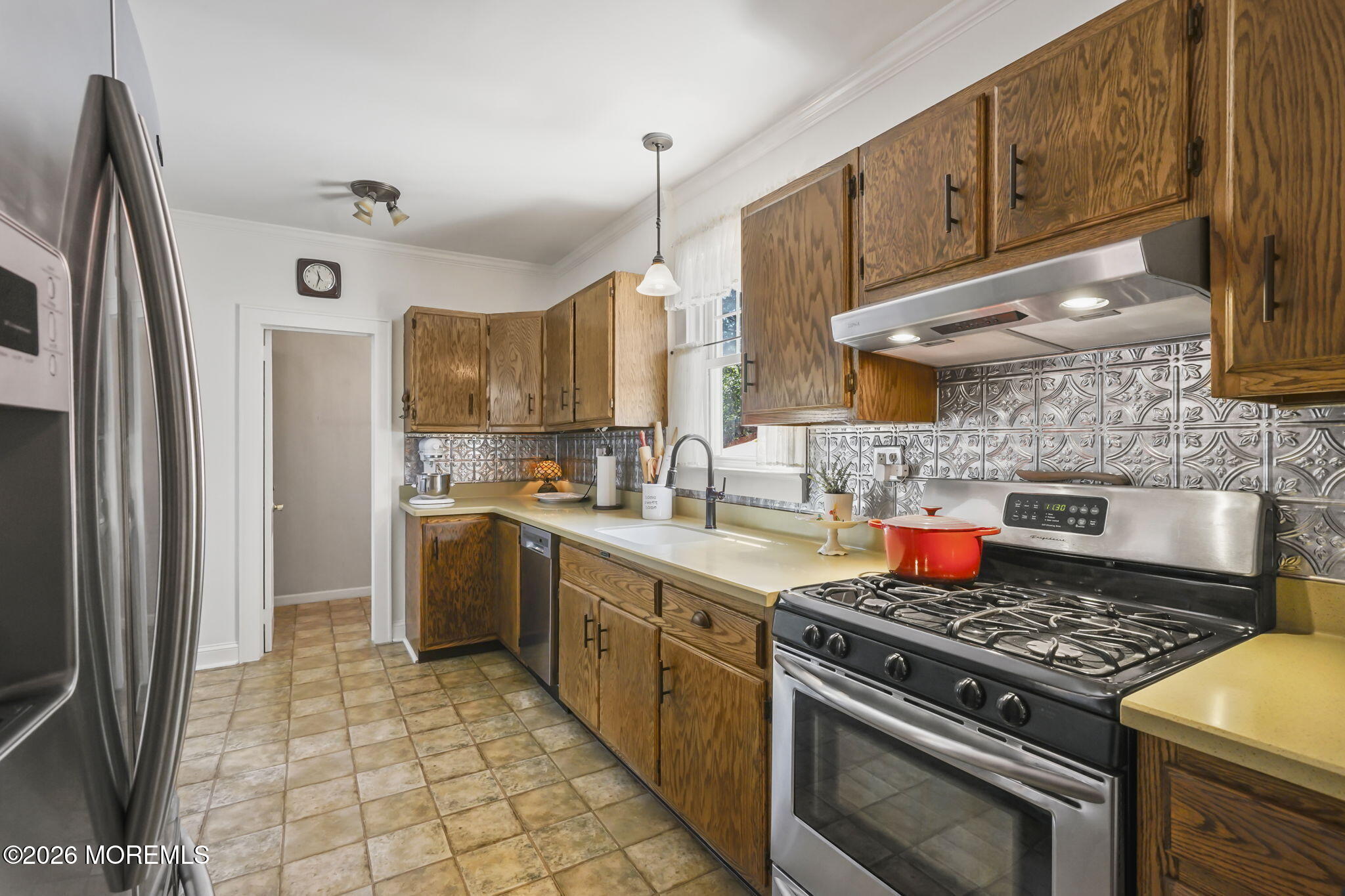 636 Ridgedale Avenue Woodbridge, NJ 07095 - Photo 12 of 32 13-web-or-mls-DSC08421