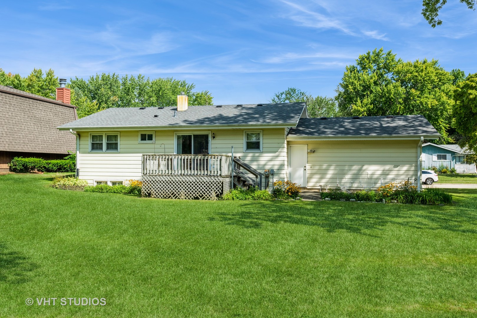 1191 Meadow Lane Elgin, IL 60123 - Photo 8 of 11 a front view of a house with a garden