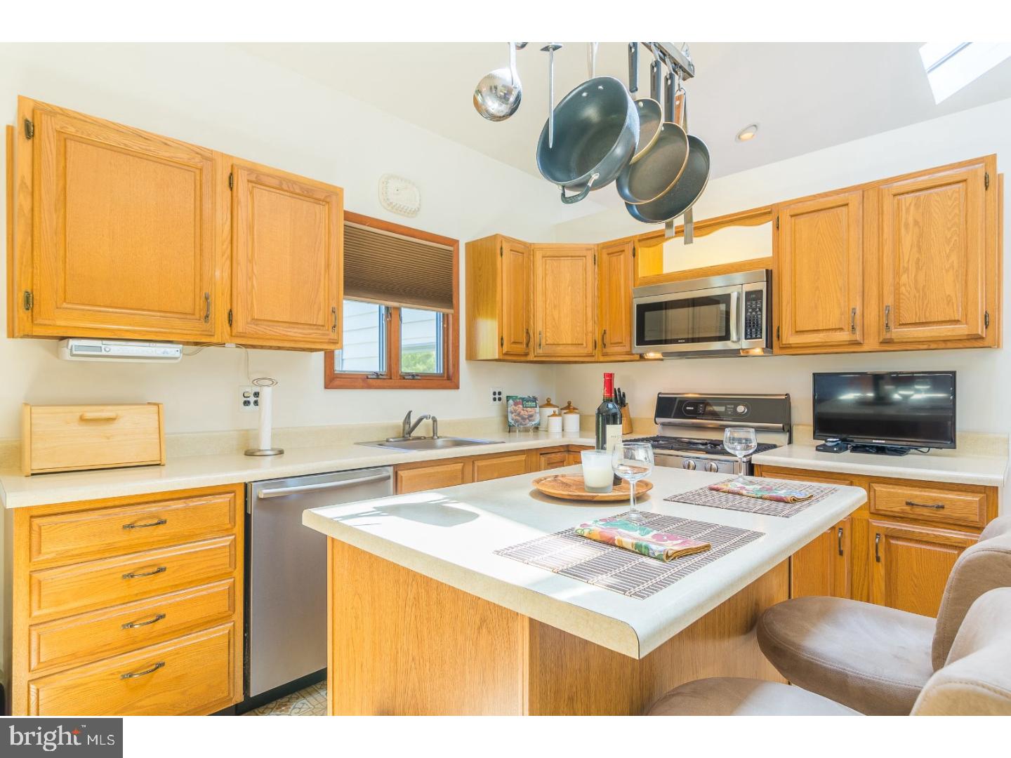 439 Barnsboro Road Sewell, NJ 08080 - Photo 4 of 25 Kitchen