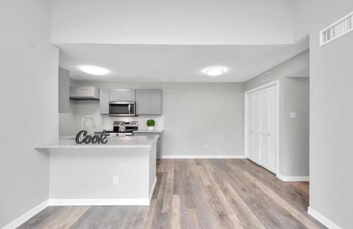 10101 South Gessner Road, Unit 811 Houston, TX 77071 - Photo 13 of 40 Gallery Image 13