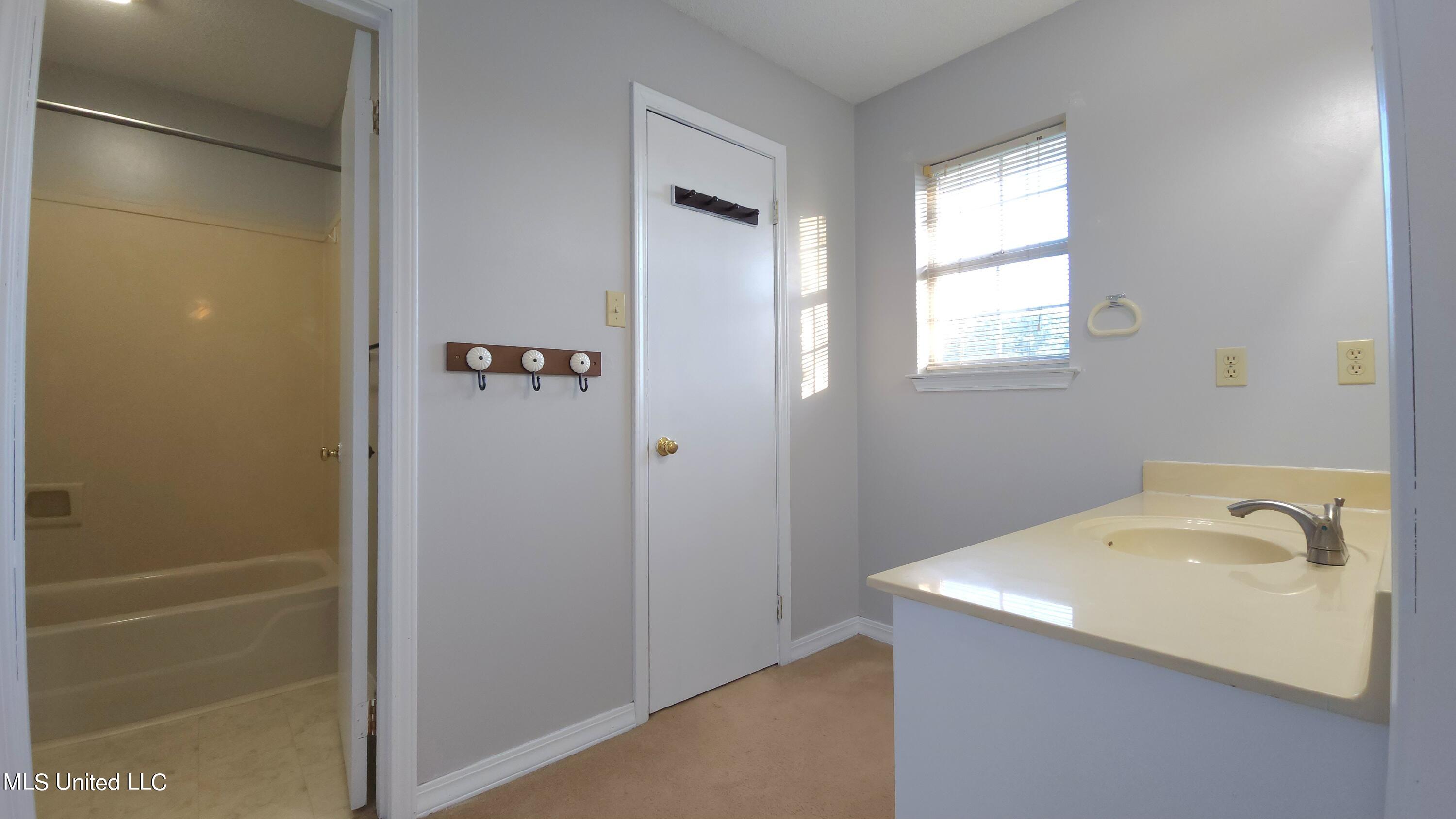 987 Bluff Ridge Biloxi, MS 39532 - Photo 12 of 17 20221207_155850