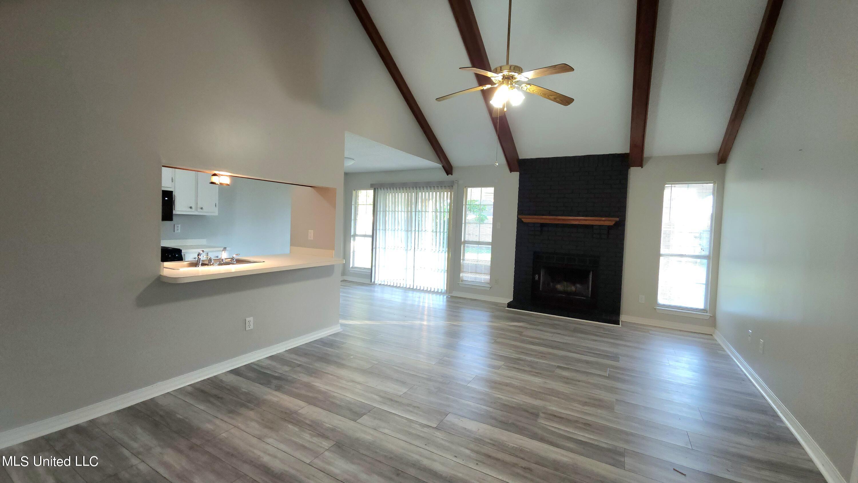 987 Bluff Ridge Biloxi, MS 39532 - Photo 4 of 17 20221207_155437