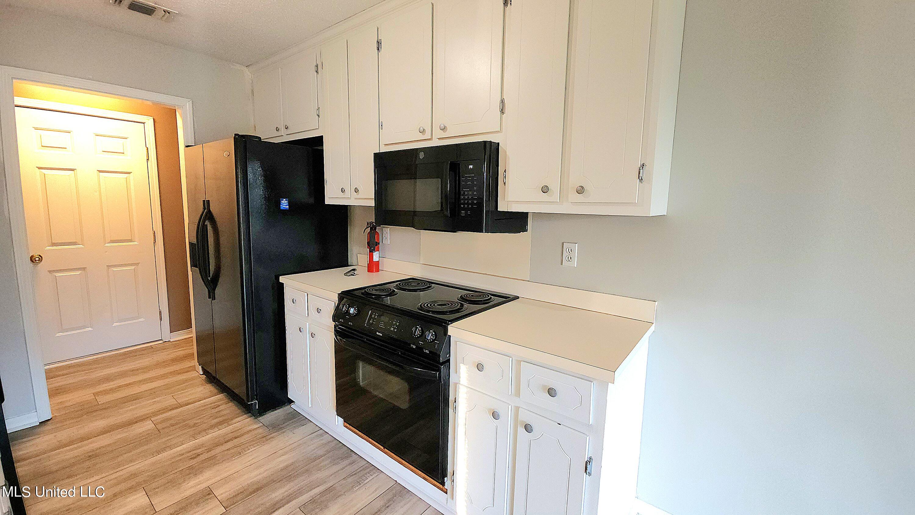 987 Bluff Ridge Biloxi, MS 39532 - Photo 6 of 17 20221207_155532