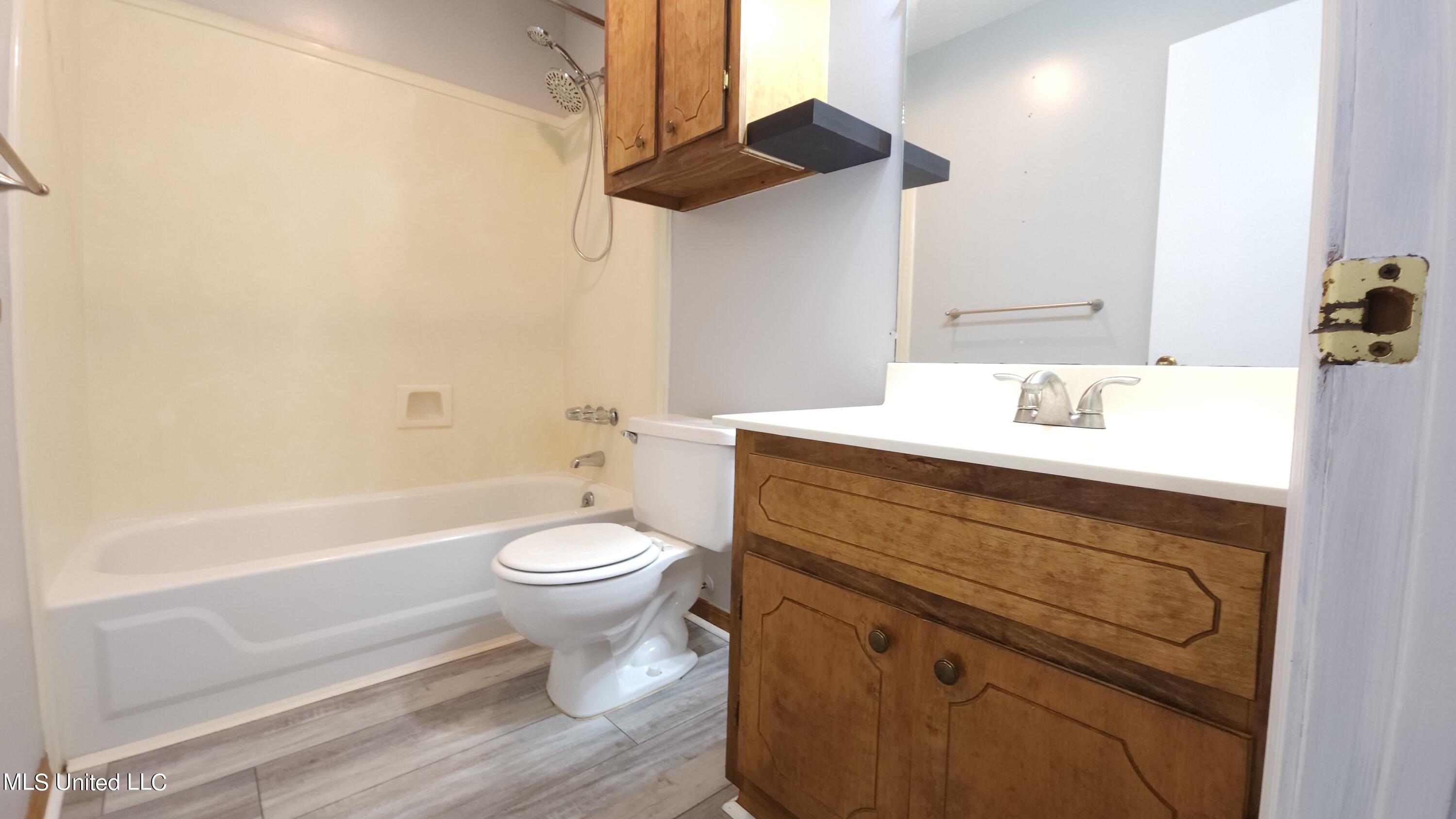 987 Bluff Ridge Biloxi, MS 39532 - Photo 8 of 17 20221207_155702