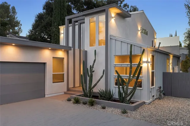 a wooden bench sitting in front of a building