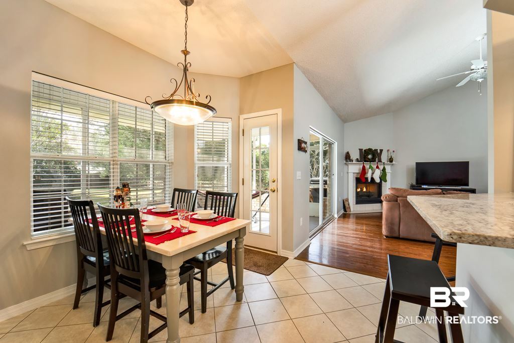 9546 Mosley Road Fairhope, AL 36532 - Photo 8 of 27 Breakfast Bar