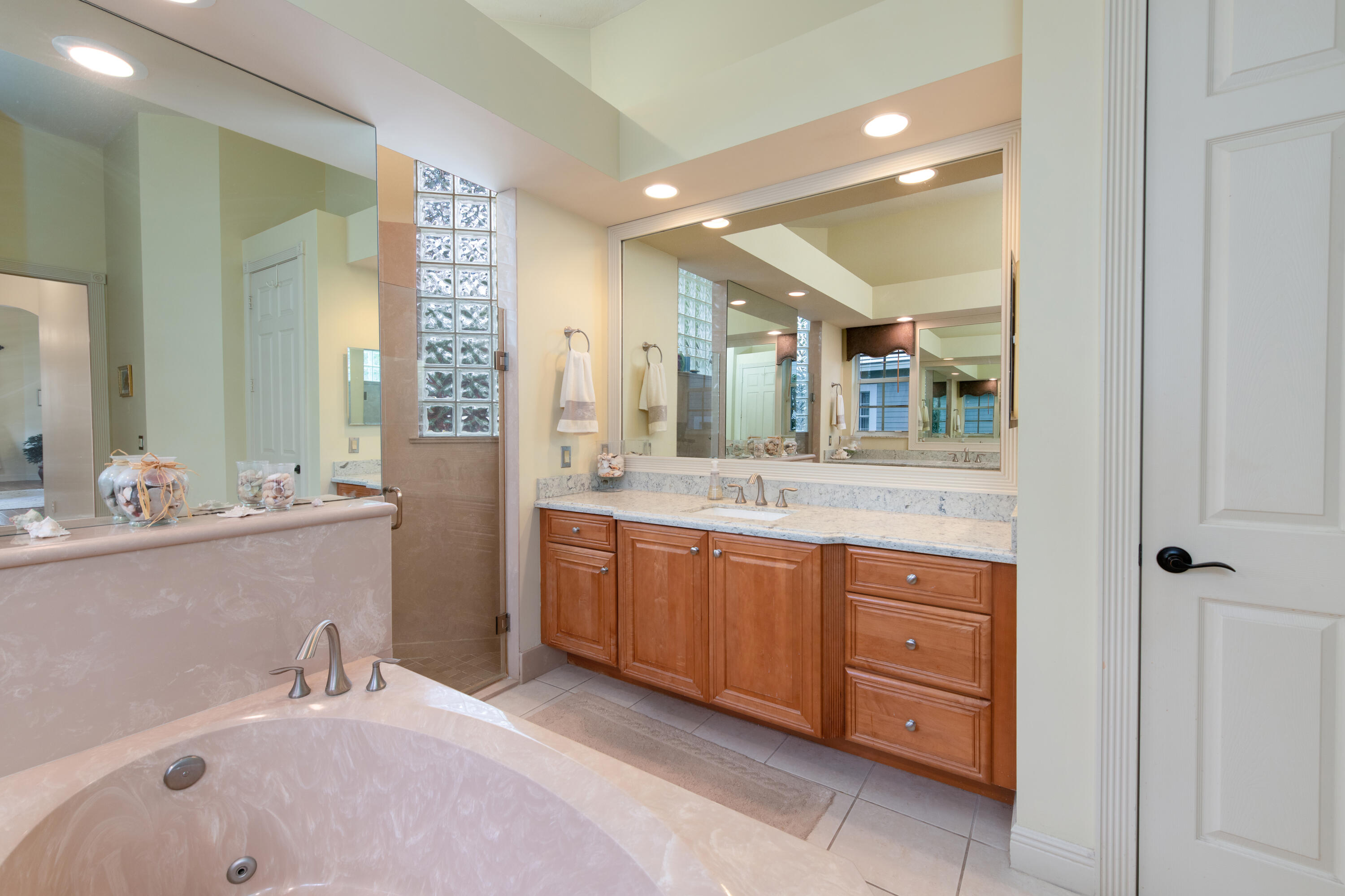 18640 Southeast River Ridge Road Jupiter, FL 33469 - Photo 29 of 65 Primary Bathroom 2