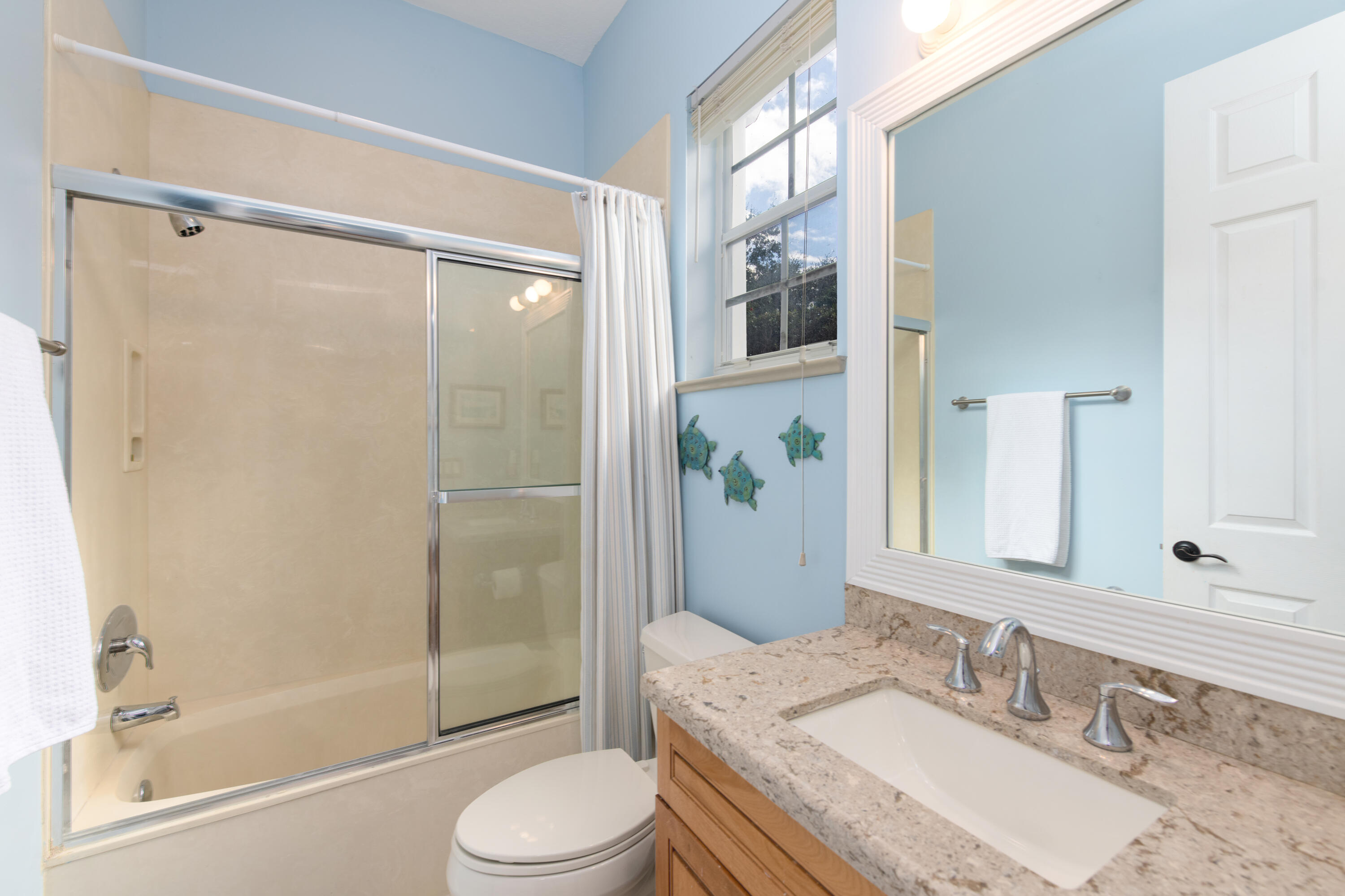 18640 Southeast River Ridge Road Jupiter, FL 33469 - Photo 31 of 65 Second Bathroom