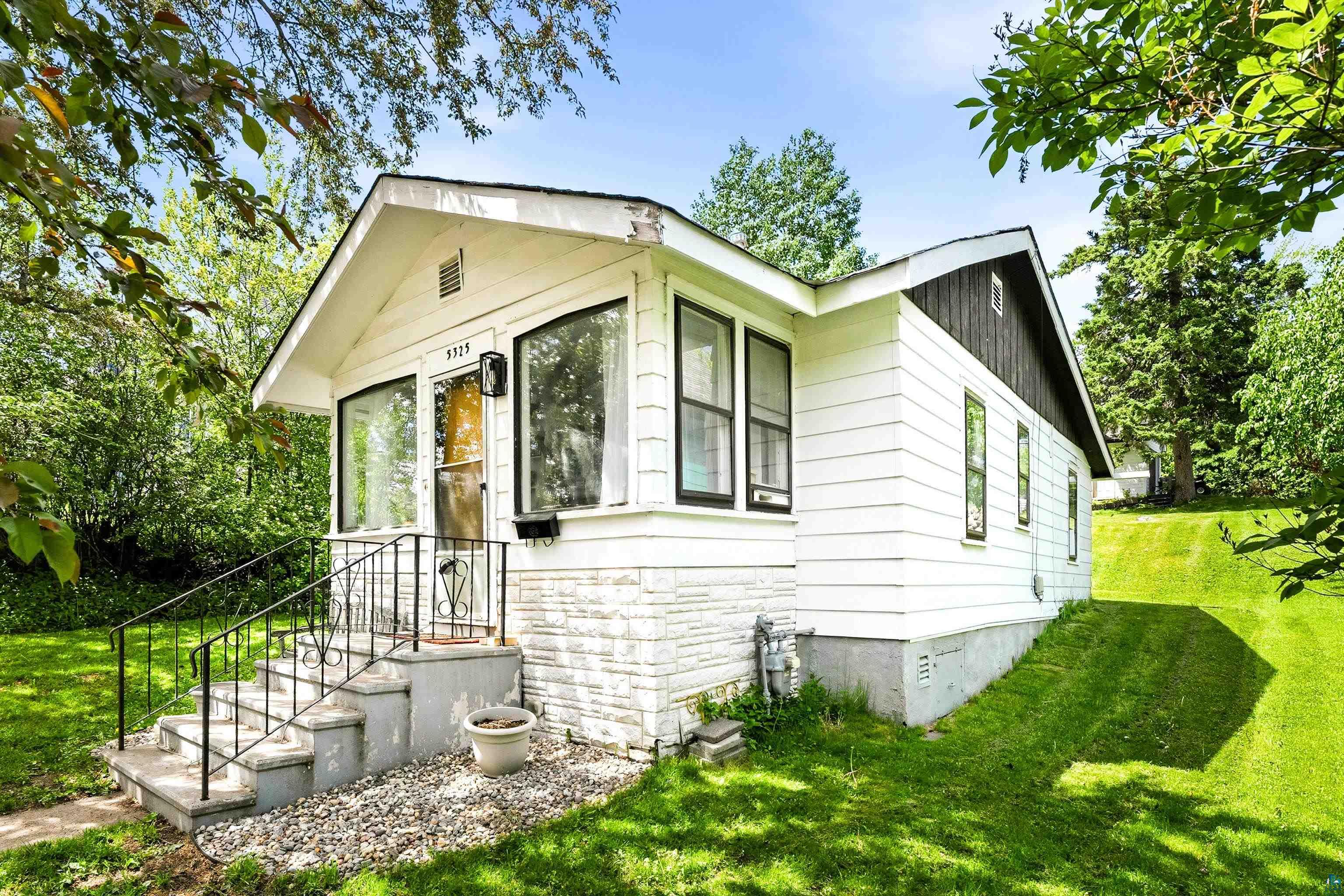 5325 Oakley Street Duluth, MN 55804 - Photo 1 of 32