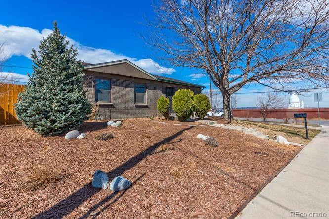5573 Raritan Way Denver, CO 80221 - Photo 3 of 33 Gallery Image 3