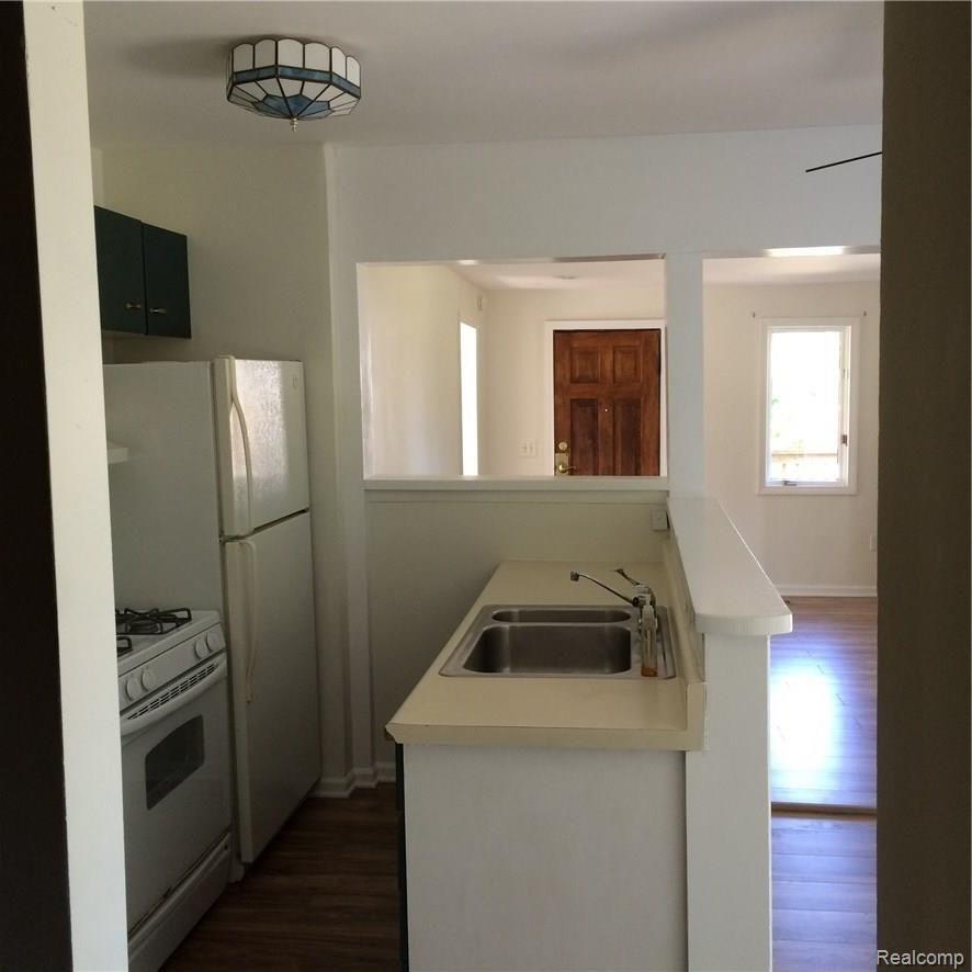 100 Center Street Fenton, MI 48430 - Photo 13 of 36 IMG_1068.JPG