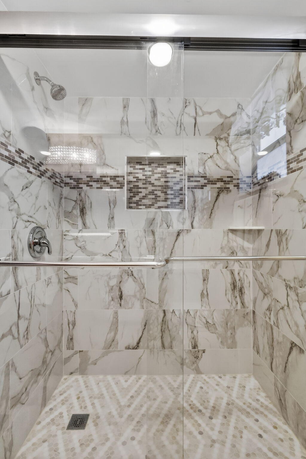 12 Colonial Club Drive, Unit 305 Boynton Beach, FL 33435 - Photo 20 of 51 a bathroom with a bathtub