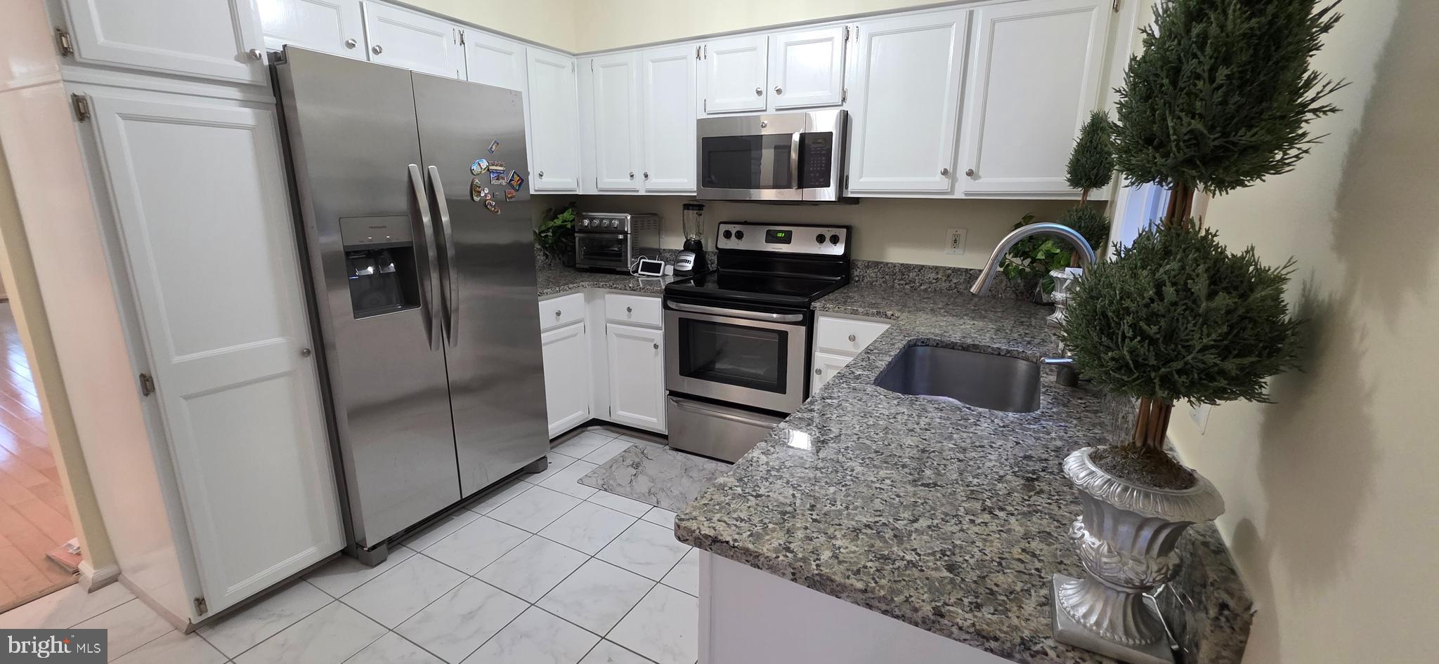 8434 Springfield Oaks Drive Springfield, VA 22153 - Photo 5 of 20 Kitchen