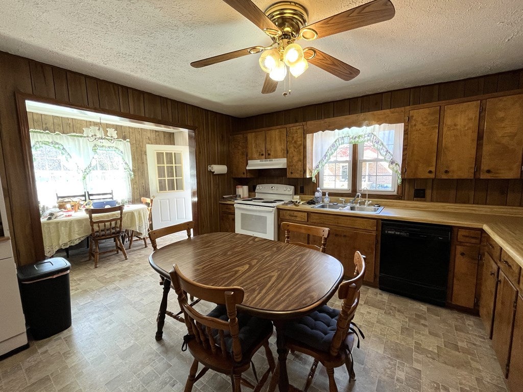 302 Old 52 Road Austinville, VA 24312 - Photo 20 of 31 Gallery Image 20