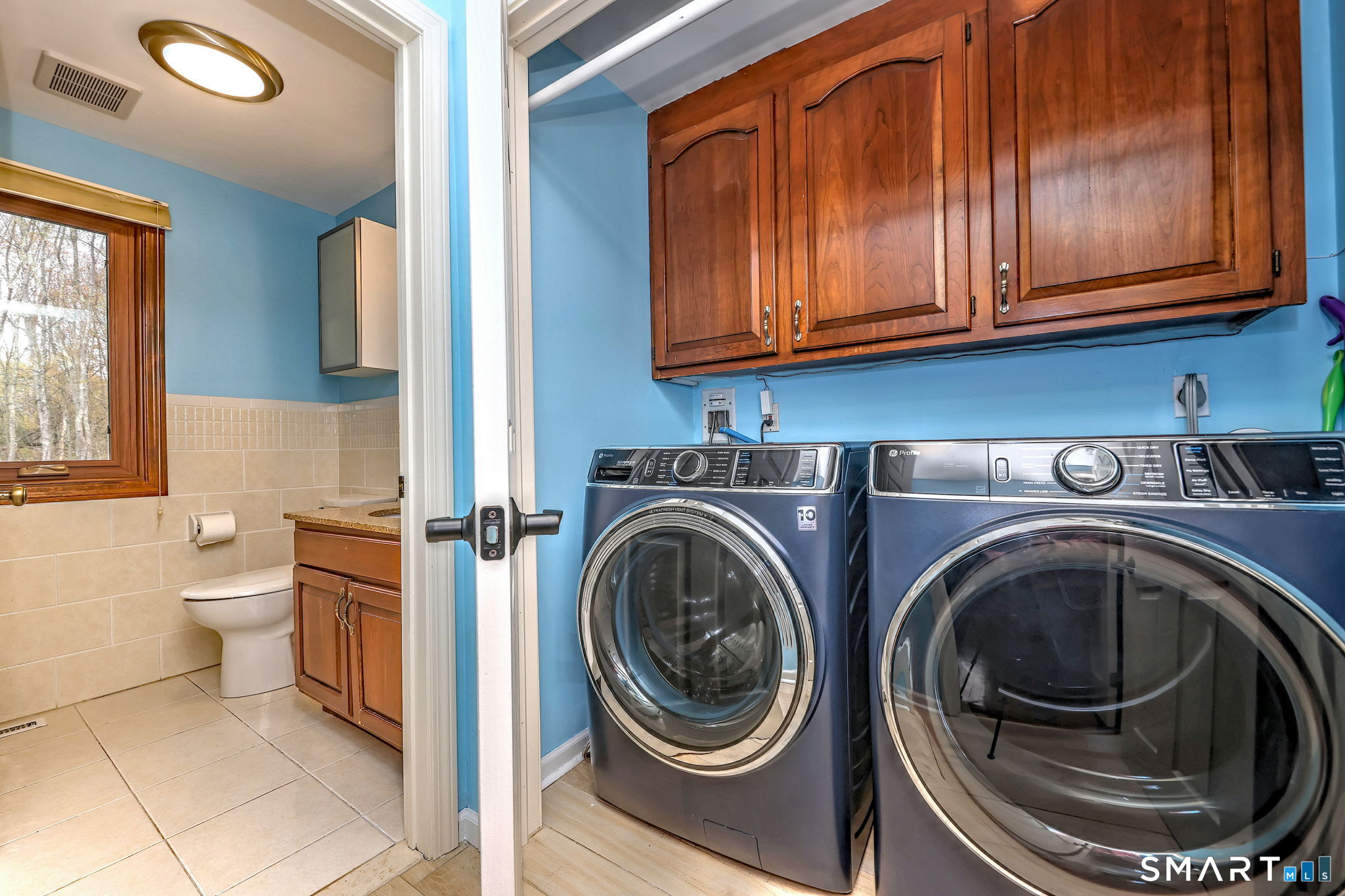 2262 Ridge Road North Haven, CT 06473 - Photo 38 of 40 a utility room with sink dryer and washer