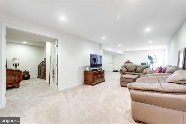 41663 McMonagle Square Aldie, VA 20105 - Photo 19 of 22 a living room with furniture and a flat screen tv