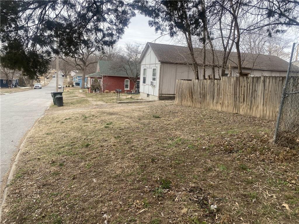 812 Kickapoo Street Leavenworth, KS 66048 - Photo 3 of 3