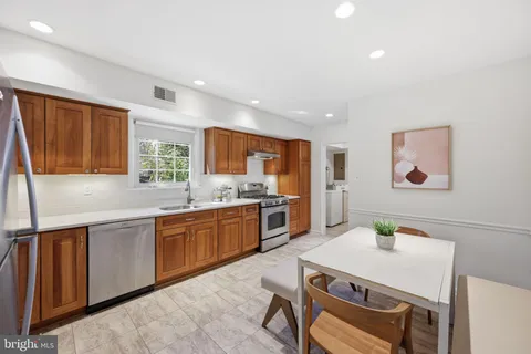 $999,000 | 11708 Rosalinda Drive, Potomac, MD 20854