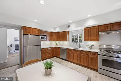 $999,000 | 11708 Rosalinda Drive, Potomac, MD 20854